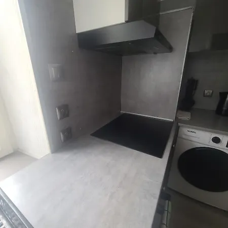 Centre Dans Immeuble Refait A Neuf - Entree Autonome - Internet Apartament
